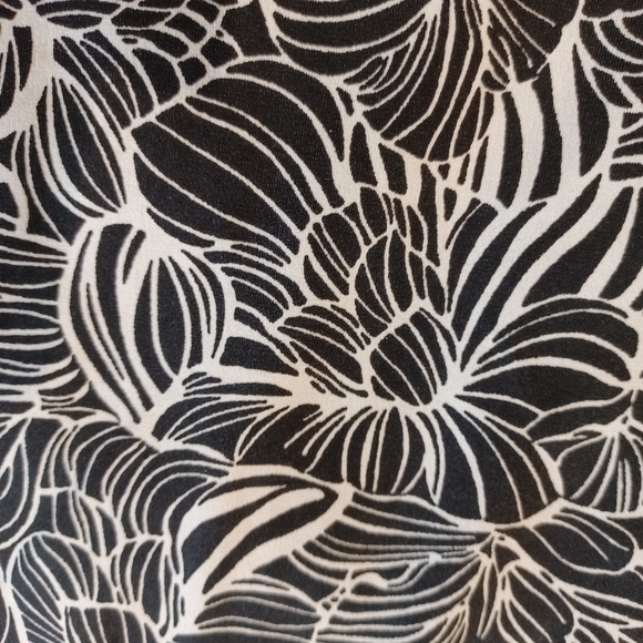 Anne Klein Sleeveless Floral PrintTop -Women's Size Medium - Picture 3 of 4